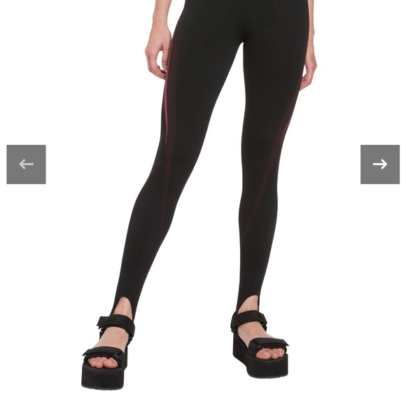 Wolford butterfly stirrup legging black/burgundy. Size M - Picture 3 of 9